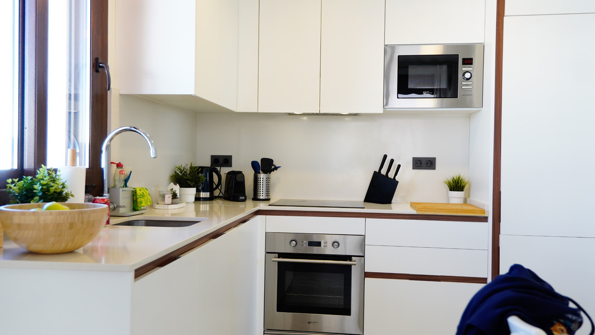 For sale - 3 Bedroom 2 Bathroom Apartment - Top Floor Apartment in Torrevieja - Torrevieja Centro  - Alicante