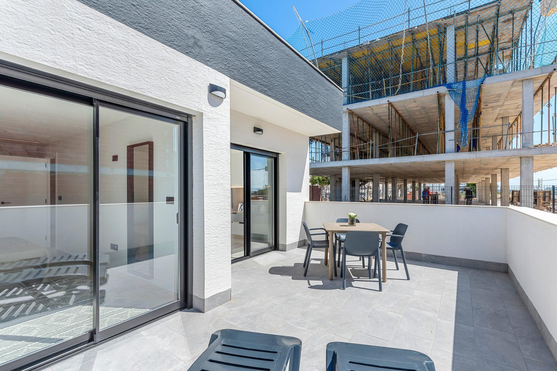 For sale - 2 Bedroom 2 Bathroom Penthouse in Guardamar del Segura - El Raso  - Alicante