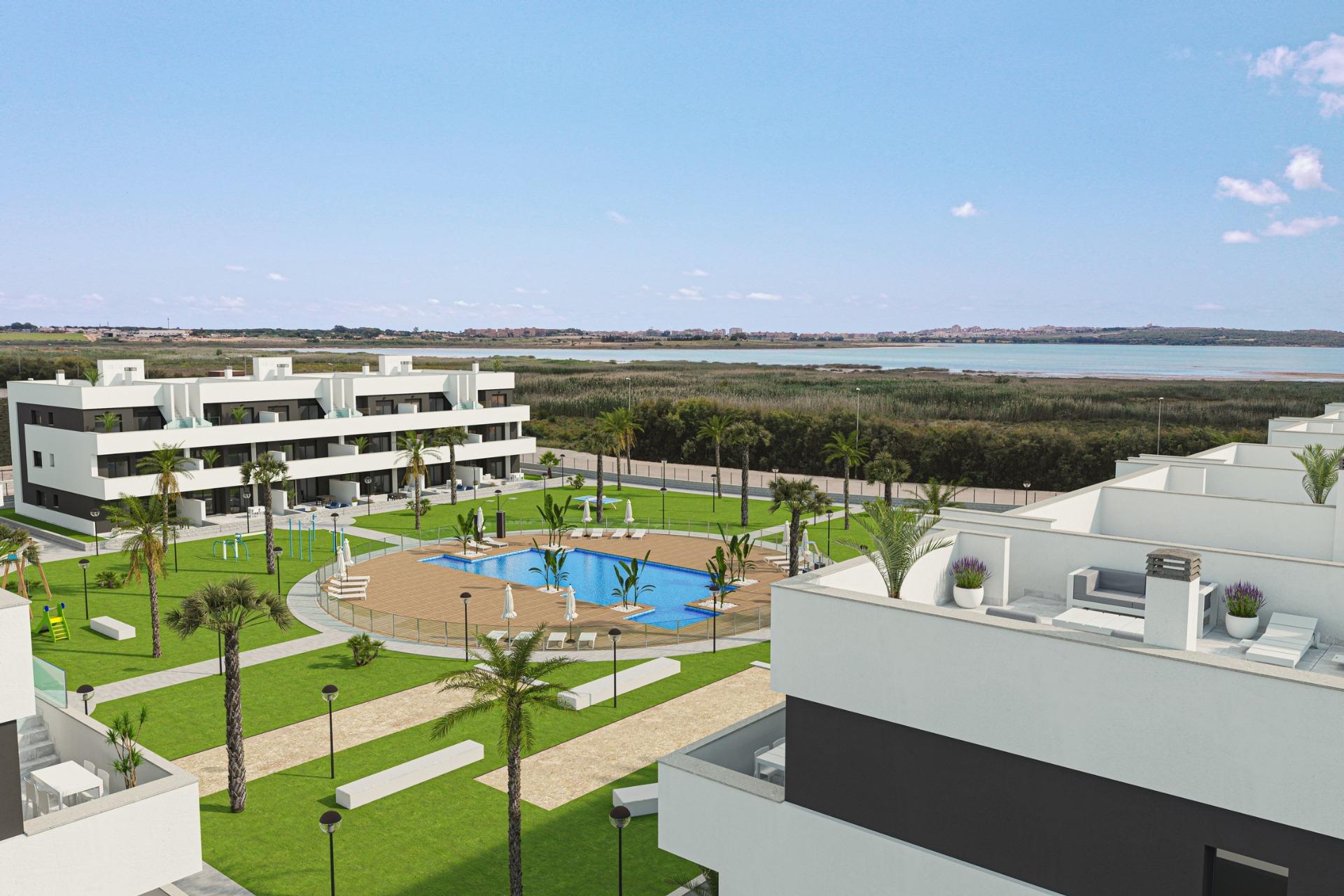 For sale - 3 Bedroom 2 Bathroom Apartment in Guardamar del Segura - El Raso  - Alicante