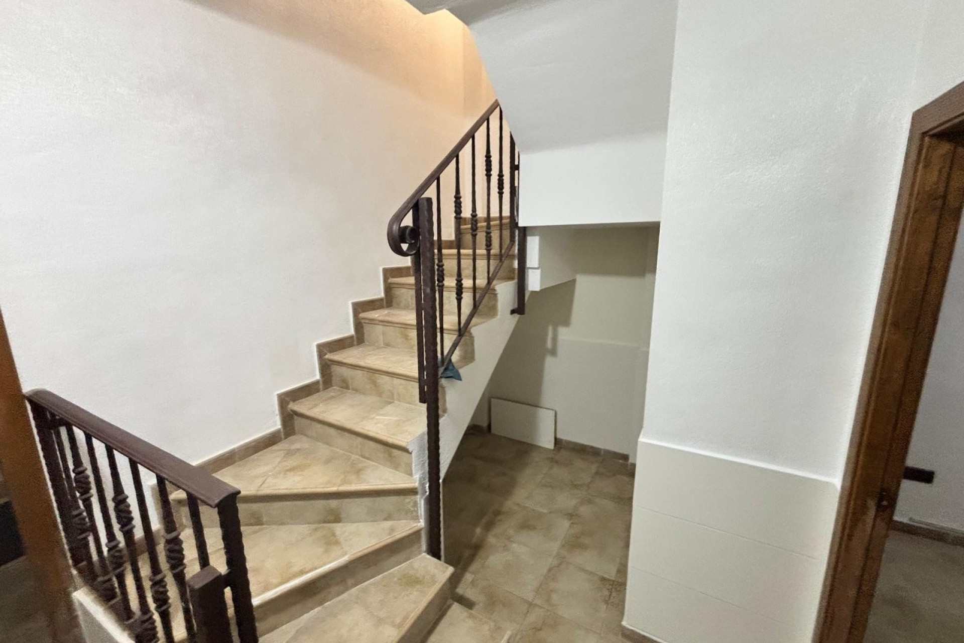 For sale - 5 Bedroom 2 Bathroom Townhouse in Guardamar del Segura - Urbanizaciones  - Alicante
