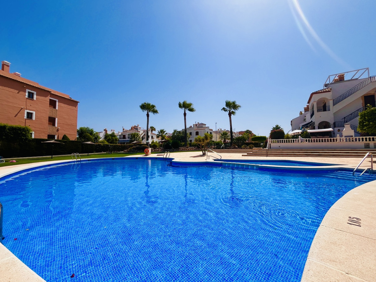 For sale - 2 Bedroom 2 Bathroom Apartment - Middle Floor Apartment in Orihuela - Villamartin  - Alicante