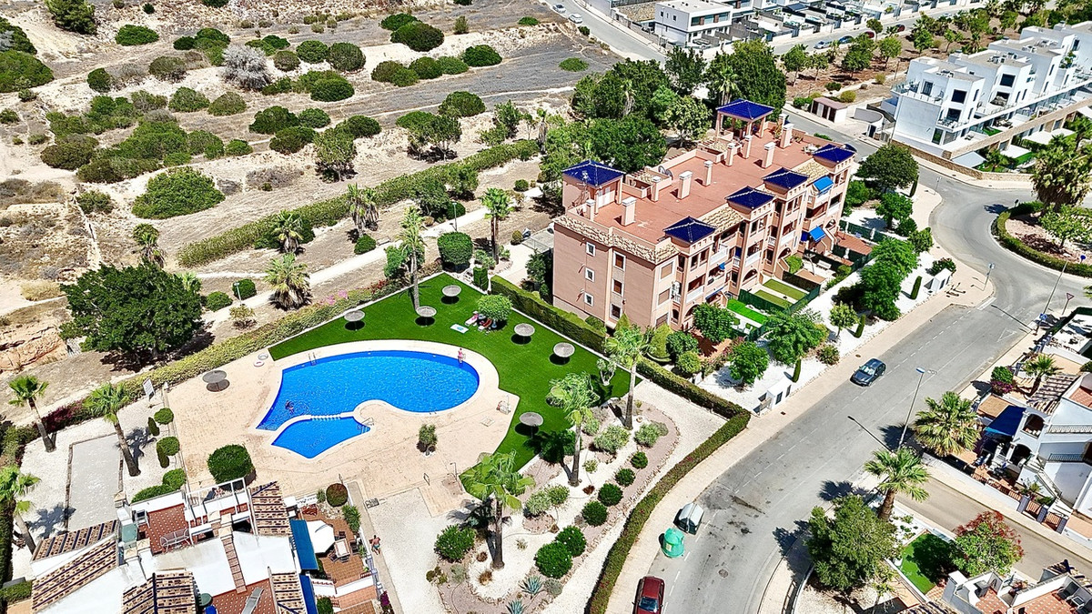 For sale - 2 Bedroom 2 Bathroom Apartment - Middle Floor Apartment in Orihuela - Villamartin  - Alicante