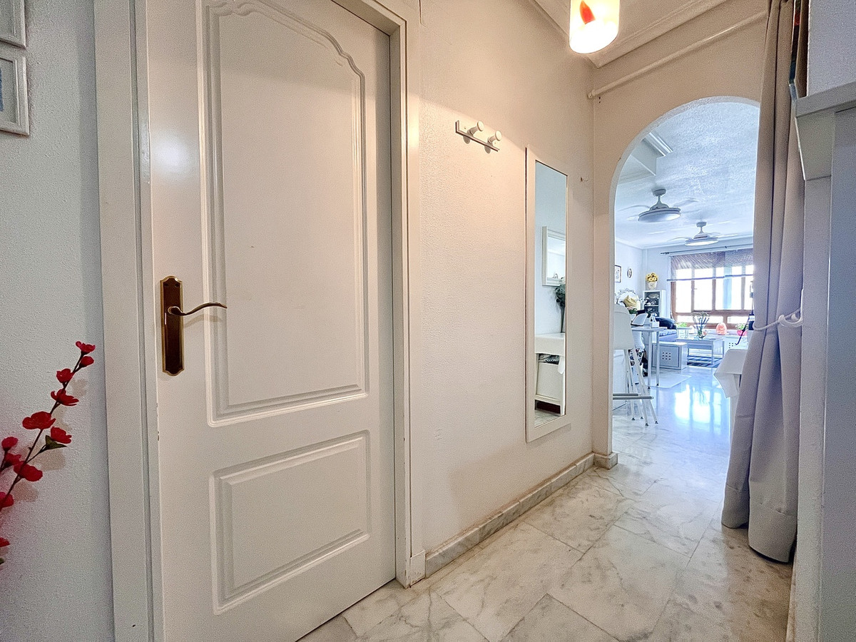 For sale - 2 Bedroom 2 Bathroom Apartment - Middle Floor Apartment in Orihuela - Villamartin  - Alicante