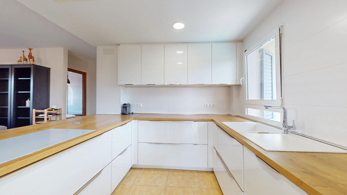 For sale - 5 Bedroom 3 Bathroom House - Detached Villa in Orihuela - La Zenia  - Alicante