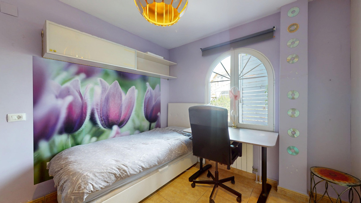 For sale - 5 Bedroom 3 Bathroom House - Detached Villa in Orihuela - La Zenia  - Alicante