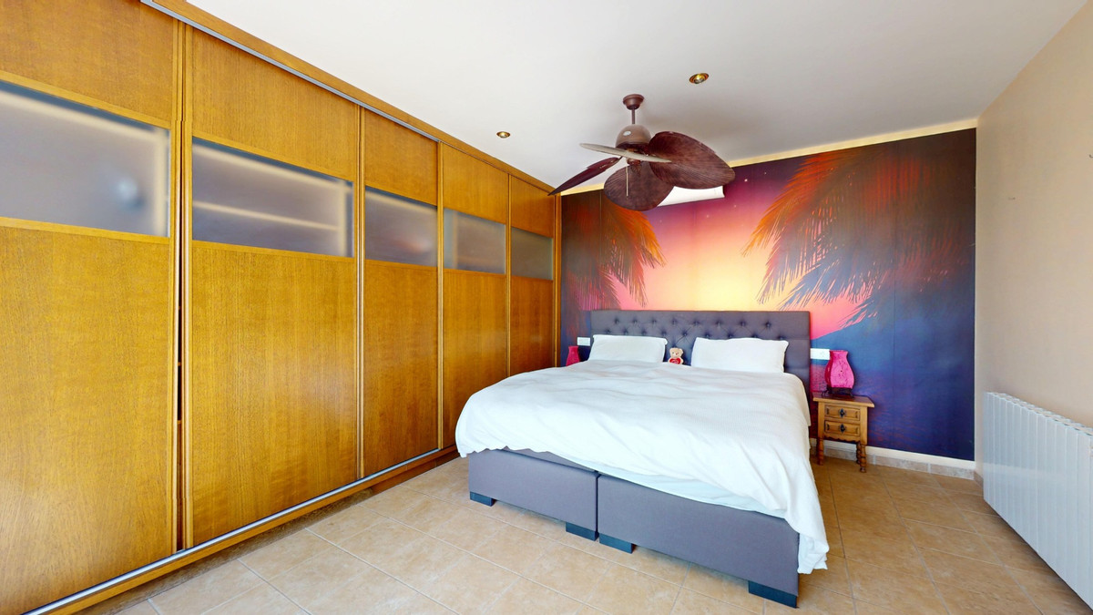 For sale - 5 Bedroom 3 Bathroom House - Detached Villa in Orihuela - La Zenia  - Alicante