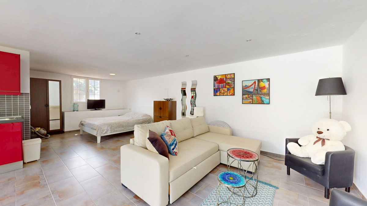 For sale - 5 Bedroom 3 Bathroom House - Detached Villa in Orihuela - La Zenia  - Alicante