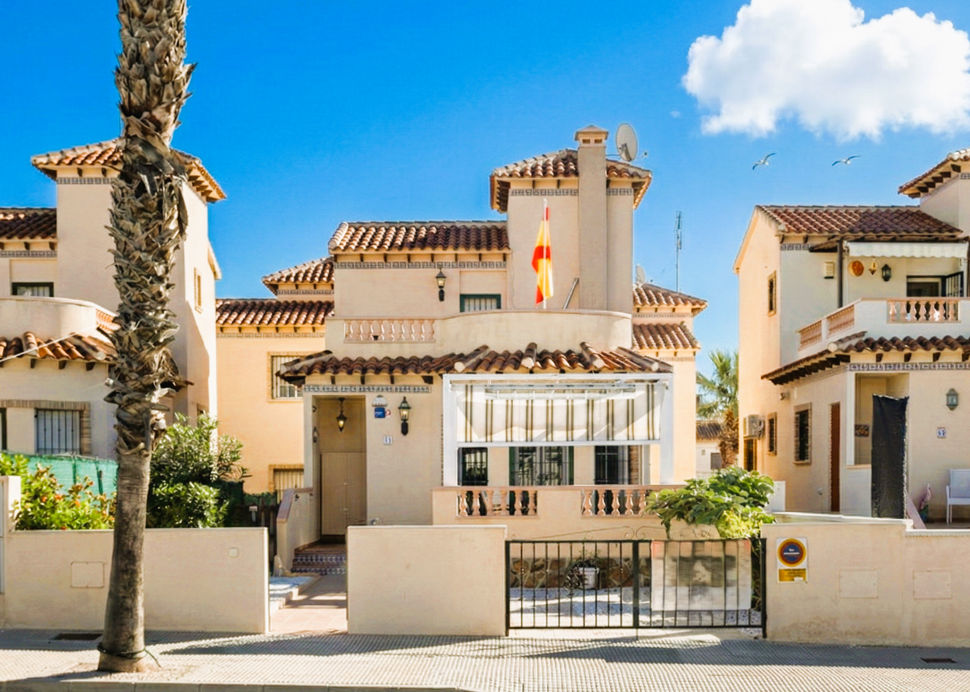 For sale - 3 Bedroom 2 Bathroom Villa in El Raso  - El Raso  - Alicante