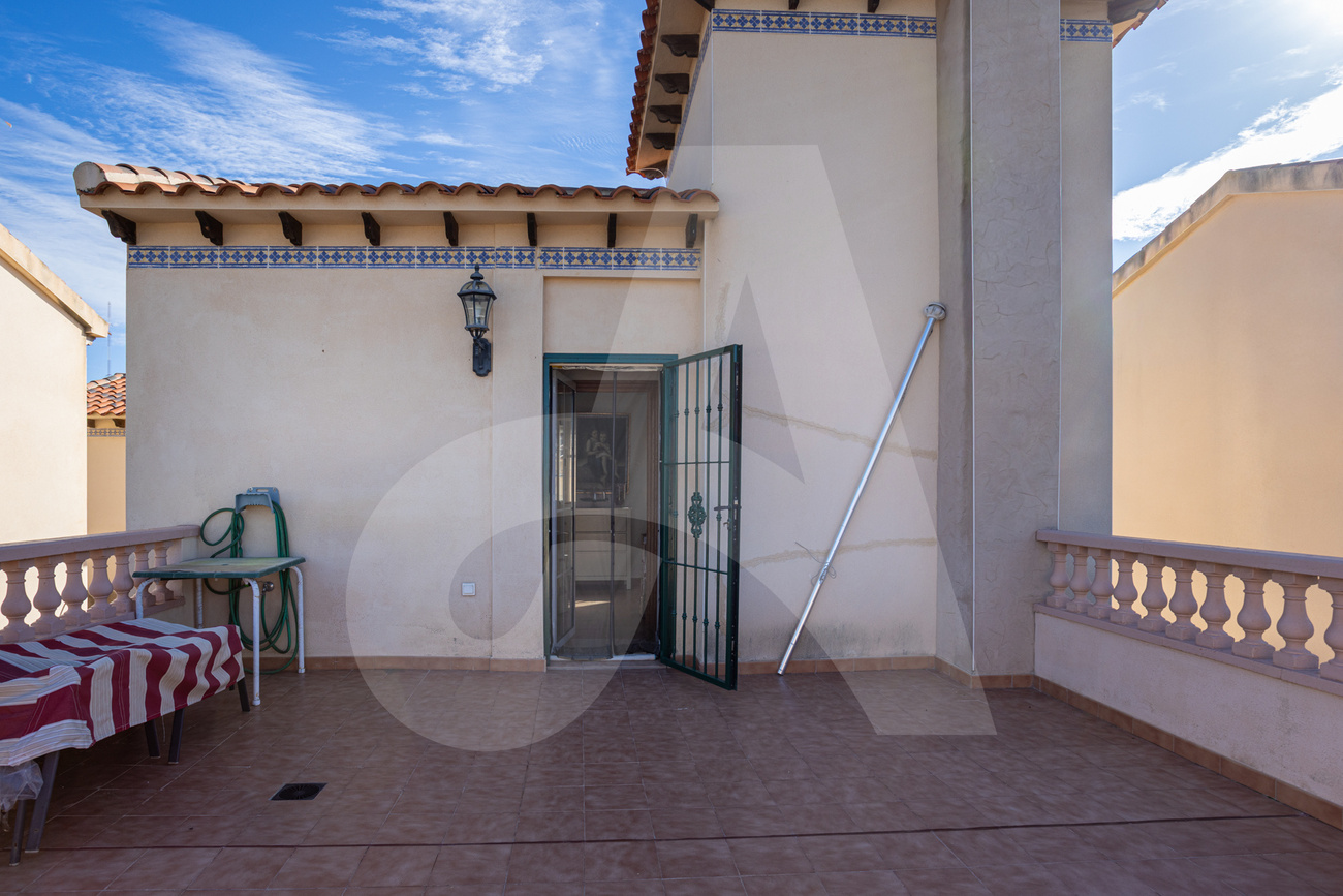 For sale - 3 Bedroom 2 Bathroom Villa in El Raso  - El Raso  - Alicante