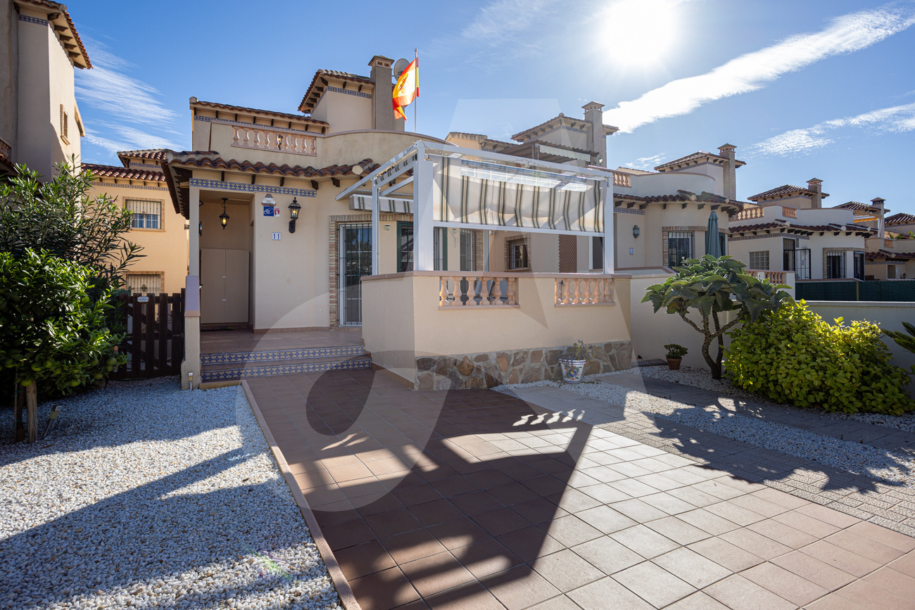 For sale - 3 Bedroom 2 Bathroom Villa in El Raso  - El Raso  - Alicante