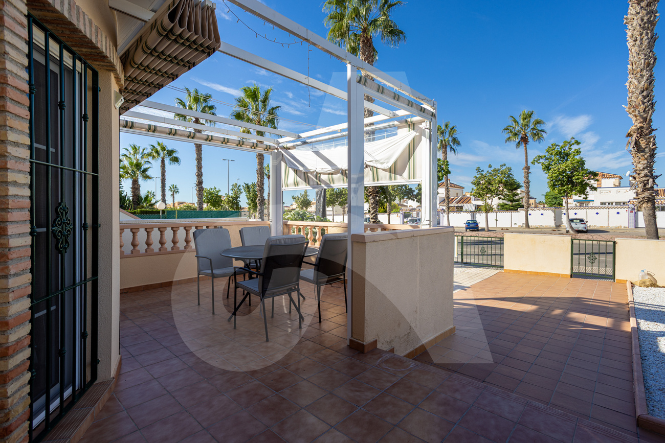 For sale - 3 Bedroom 2 Bathroom Villa in El Raso  - El Raso  - Alicante