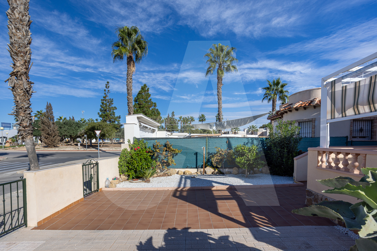 For sale - 3 Bedroom 2 Bathroom Villa in El Raso  - El Raso  - Alicante