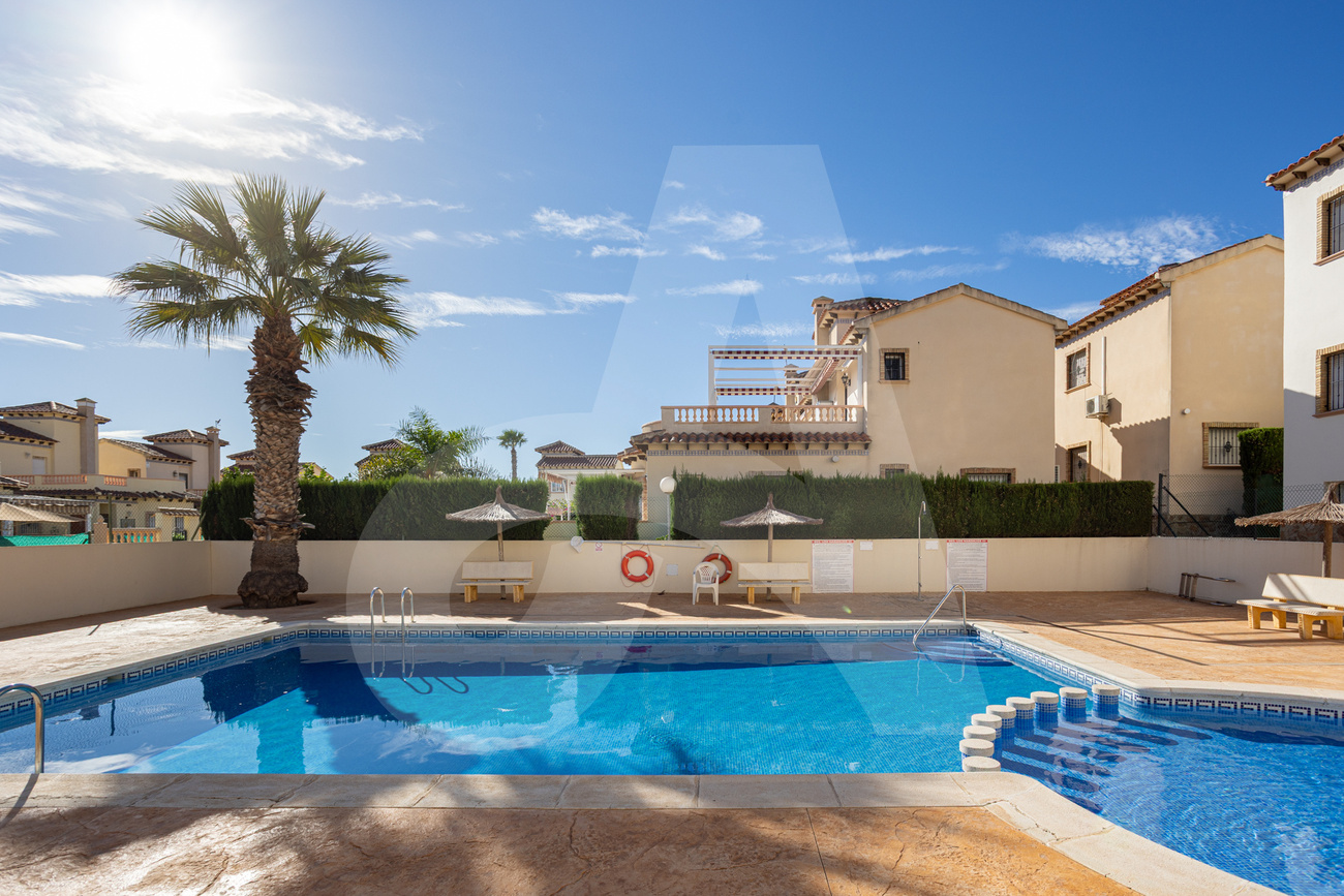 For sale - 3 Bedroom 2 Bathroom Villa in El Raso  - El Raso  - Alicante