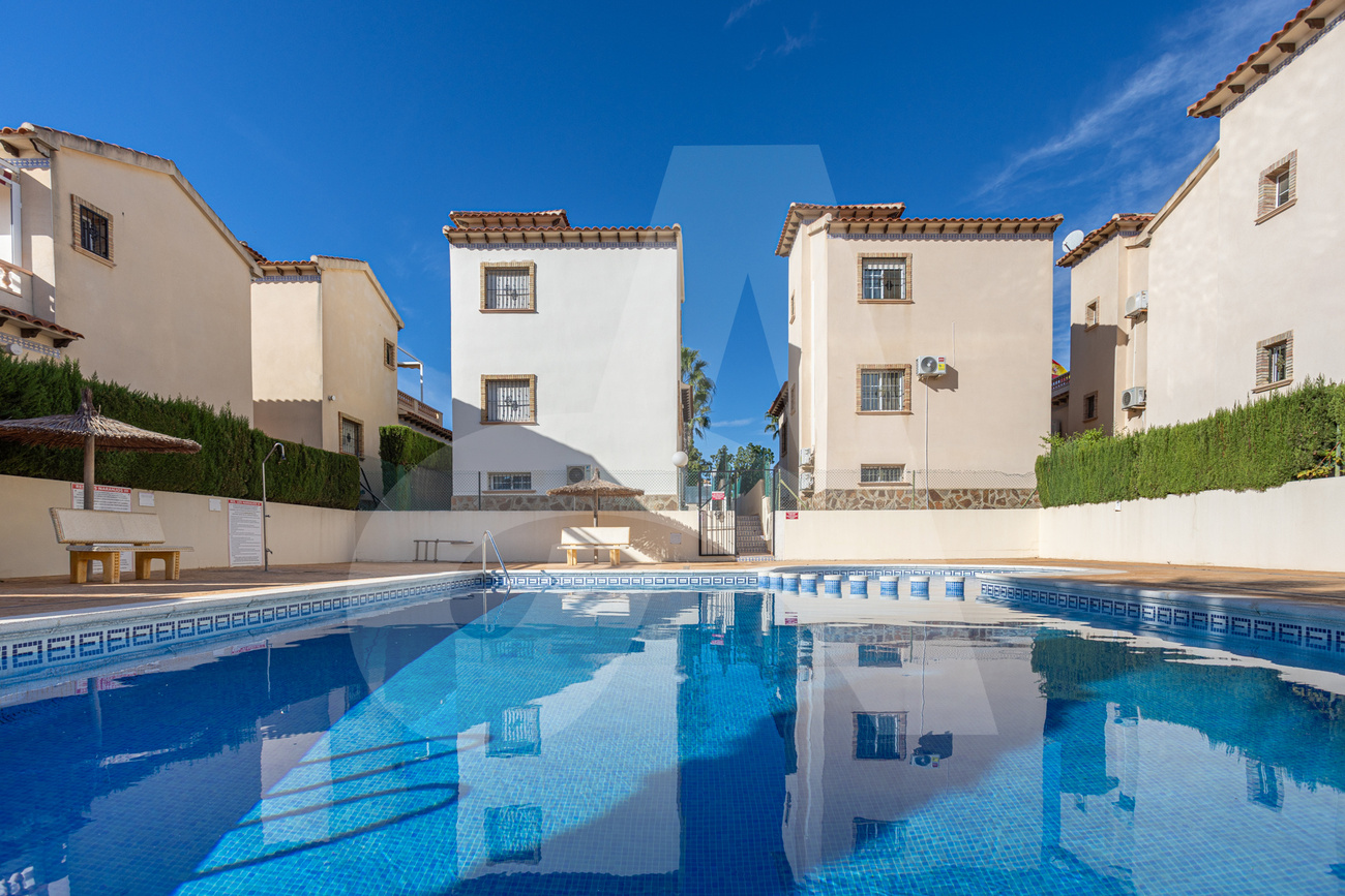 For sale - 3 Bedroom 2 Bathroom Villa in El Raso  - El Raso  - Alicante