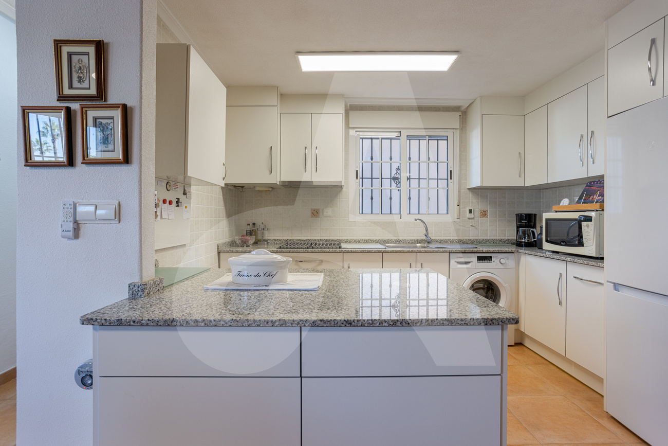 For sale - 3 Bedroom 2 Bathroom Villa in El Raso  - El Raso  - Alicante