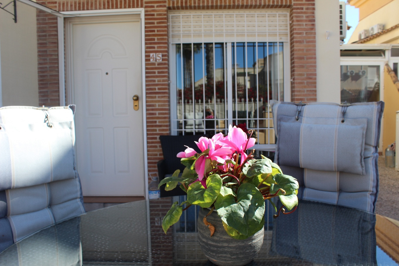 For sale - 3 Bedroom 2 Bathroom Villa in Villamartin - Costa Blanca  - Alicante