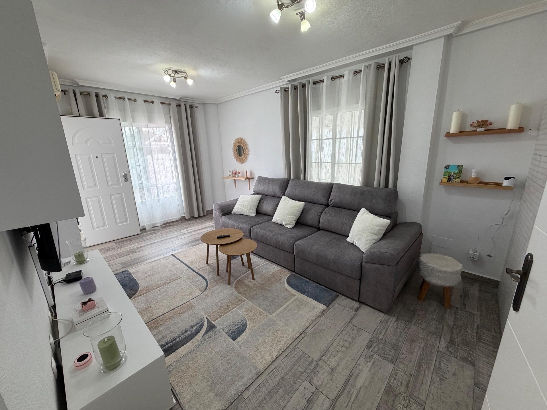 For sale - 3 Bedroom 3 Bathroom Town House in La Zenia - La Zenia  - Alicante