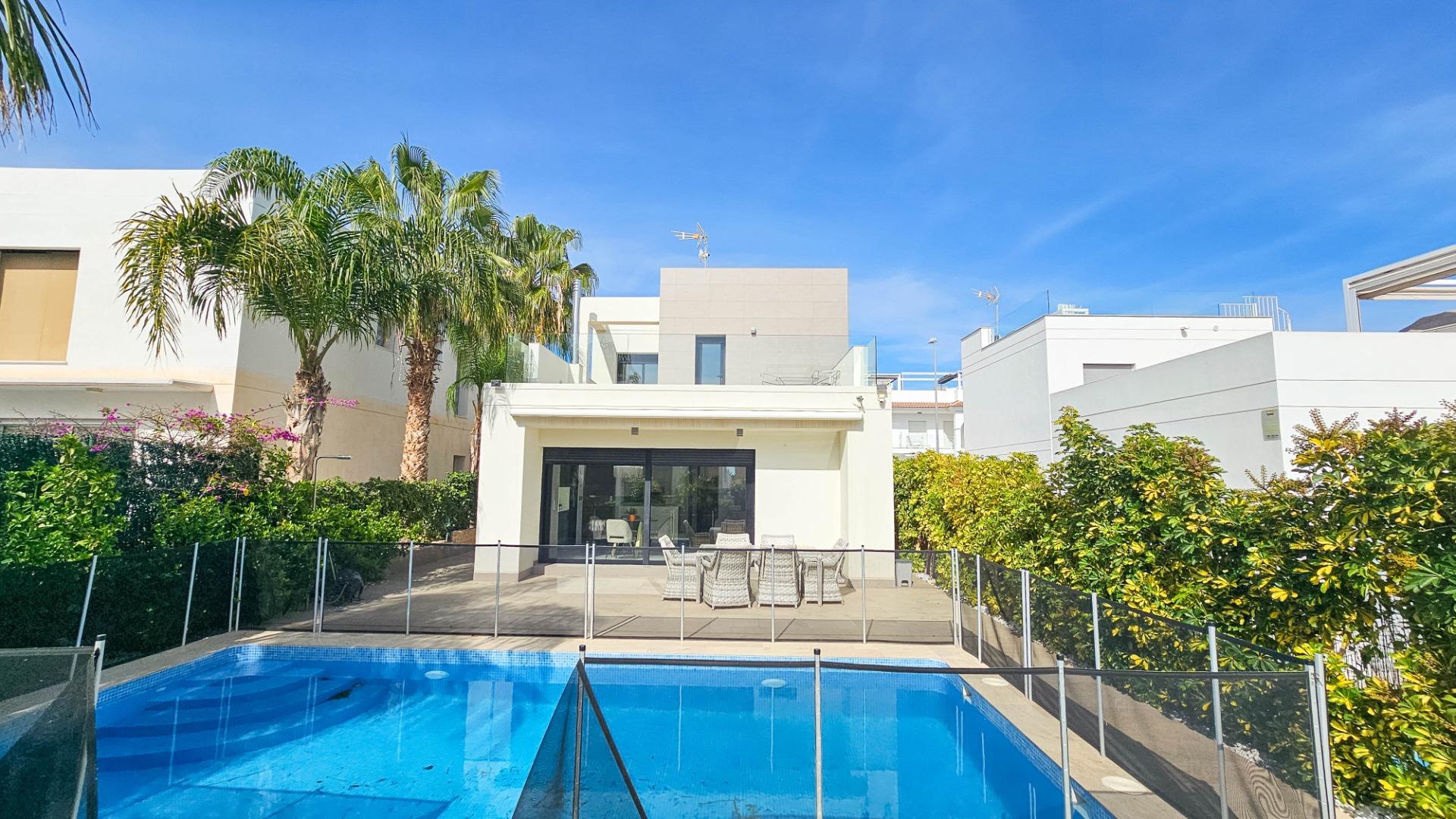 For sale - 3 Bedroom 2 Bathroom Villa in Cuidad Quesada - Cuidad Quesada  - Alicante
