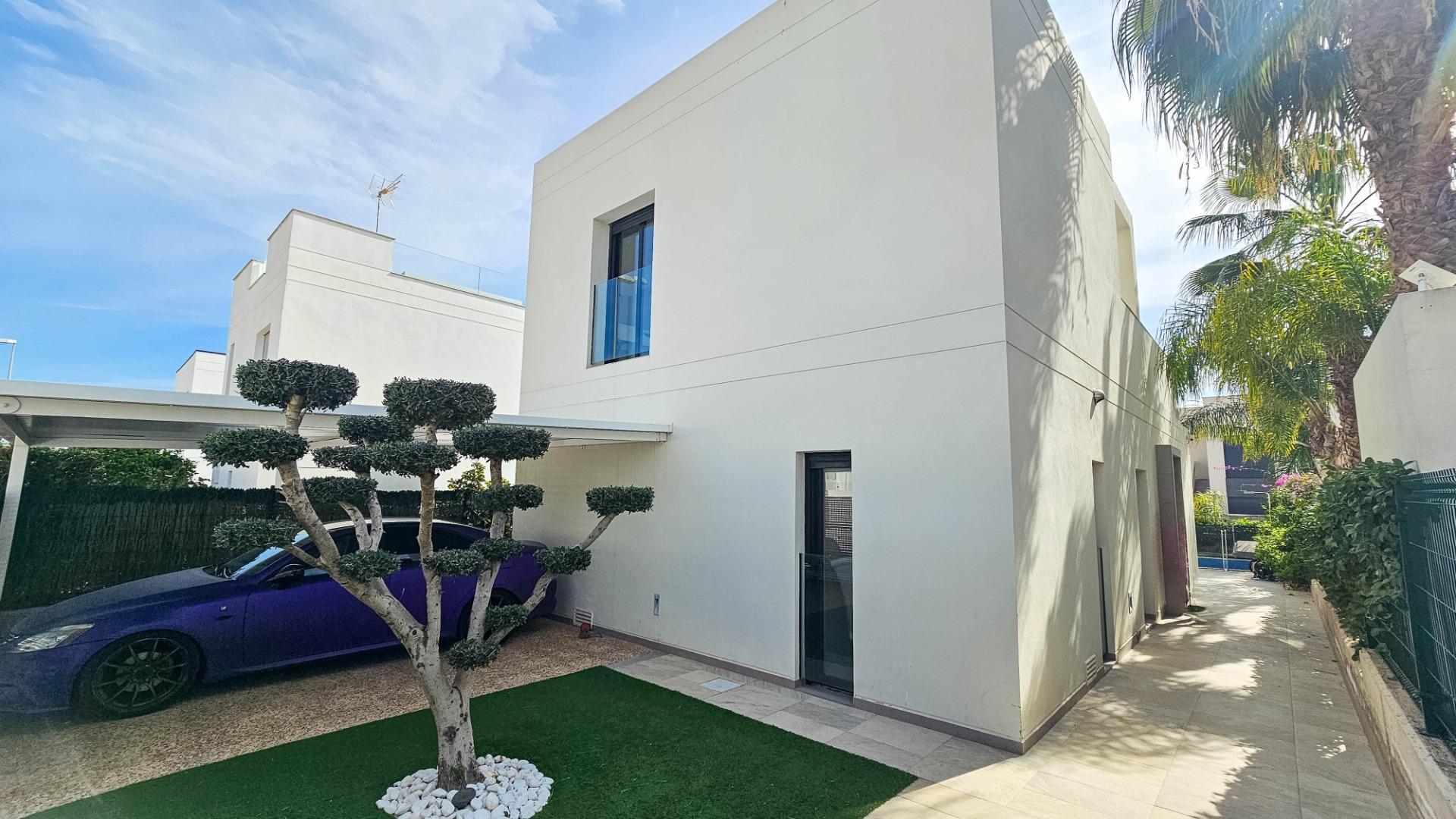 For sale - 3 Bedroom 2 Bathroom Villa in Cuidad Quesada - Cuidad Quesada  - Alicante