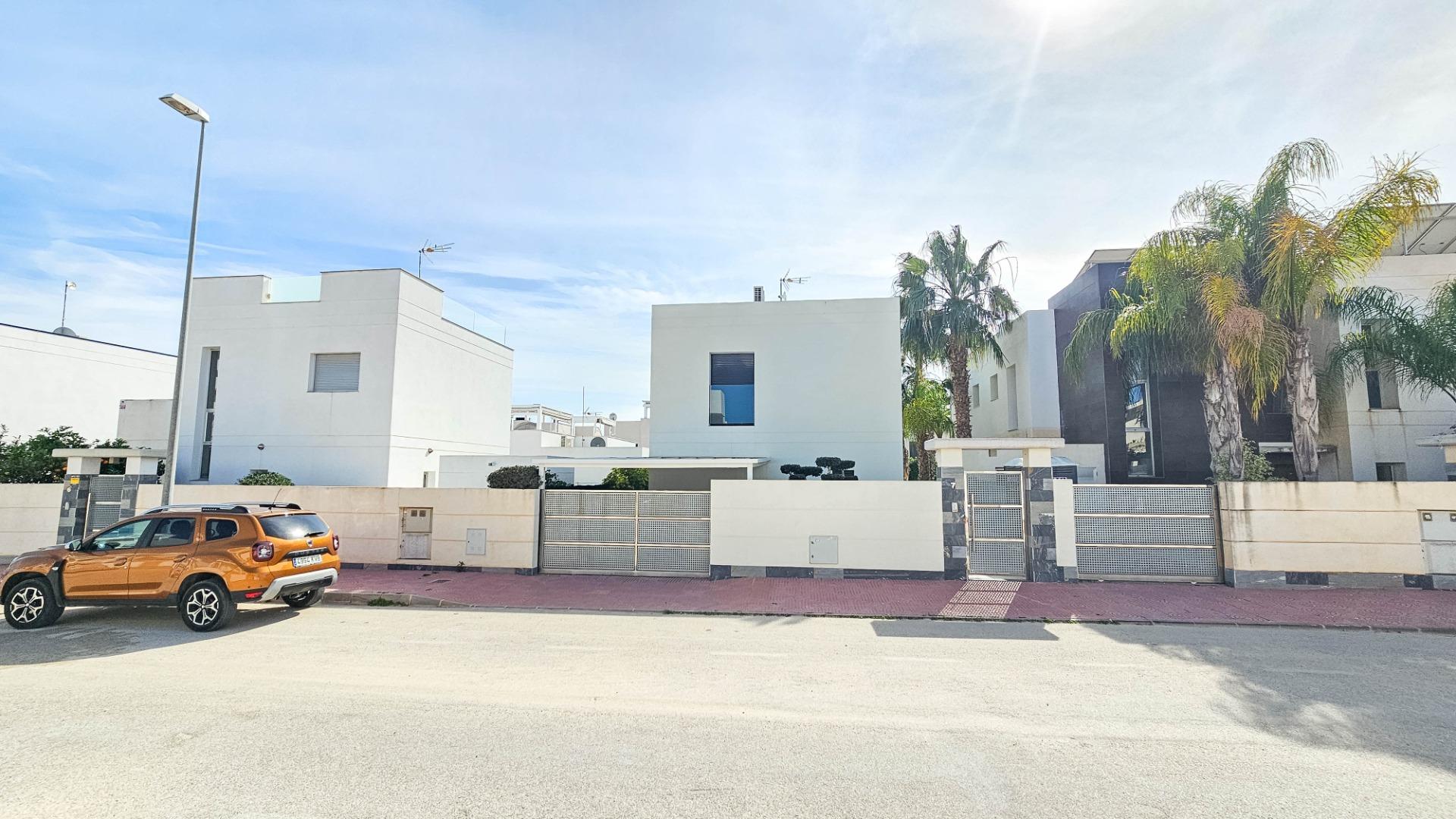 For sale - 3 Bedroom 2 Bathroom Villa in Cuidad Quesada - Cuidad Quesada  - Alicante