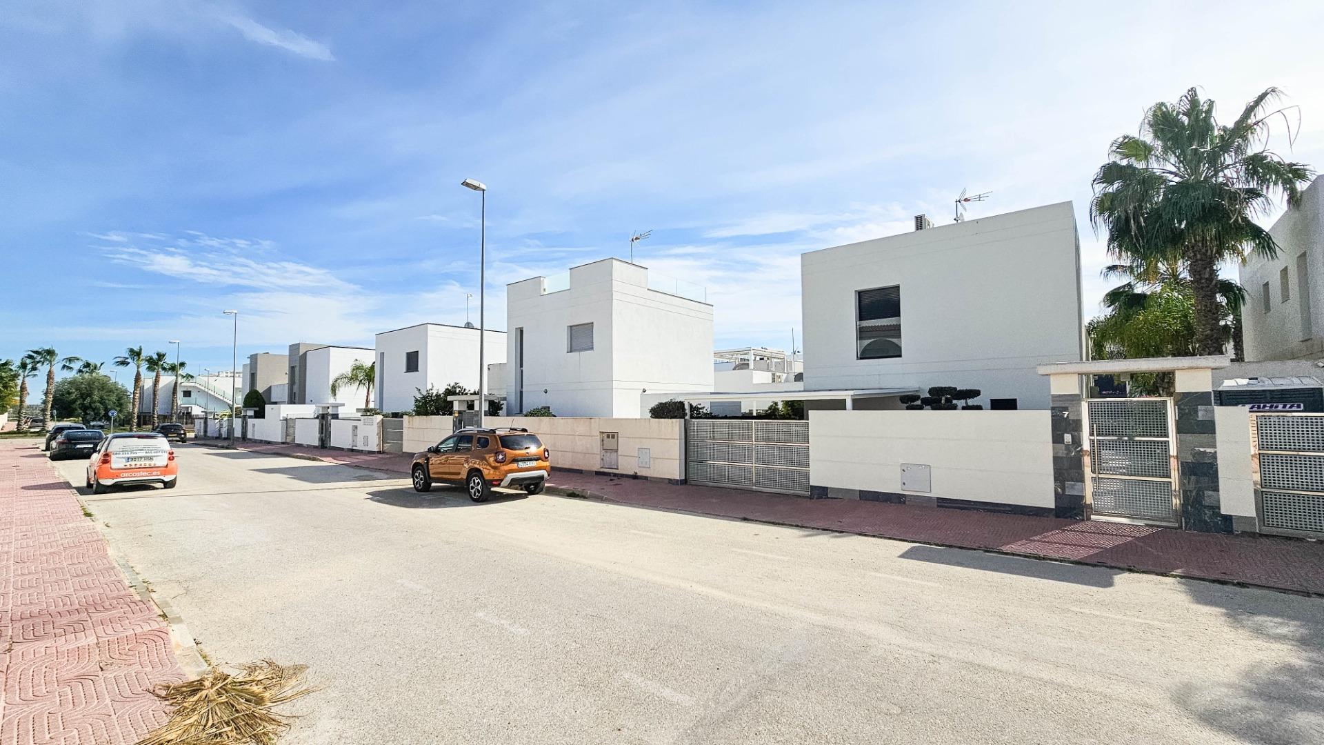For sale - 3 Bedroom 2 Bathroom Villa in Cuidad Quesada - Cuidad Quesada  - Alicante