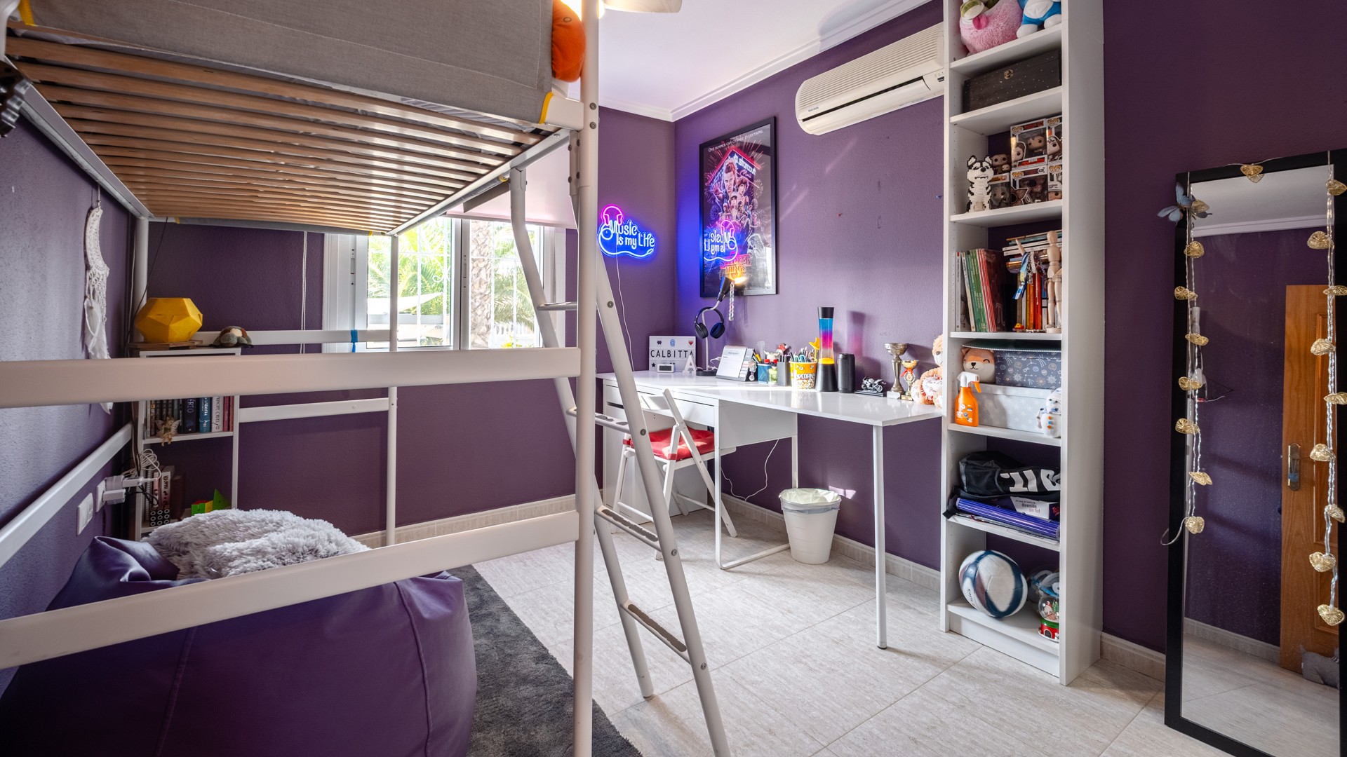 For sale - 6 Bedroom 4 Bathroom Villa in Santa Pola - Costa Blanca  - Alicante