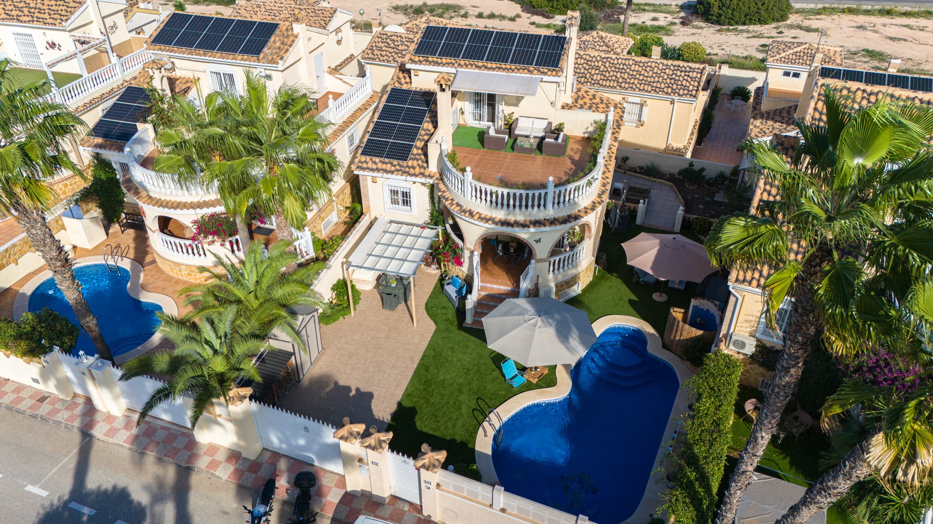 For sale - 6 Bedroom 4 Bathroom Villa in Santa Pola - Costa Blanca  - Alicante