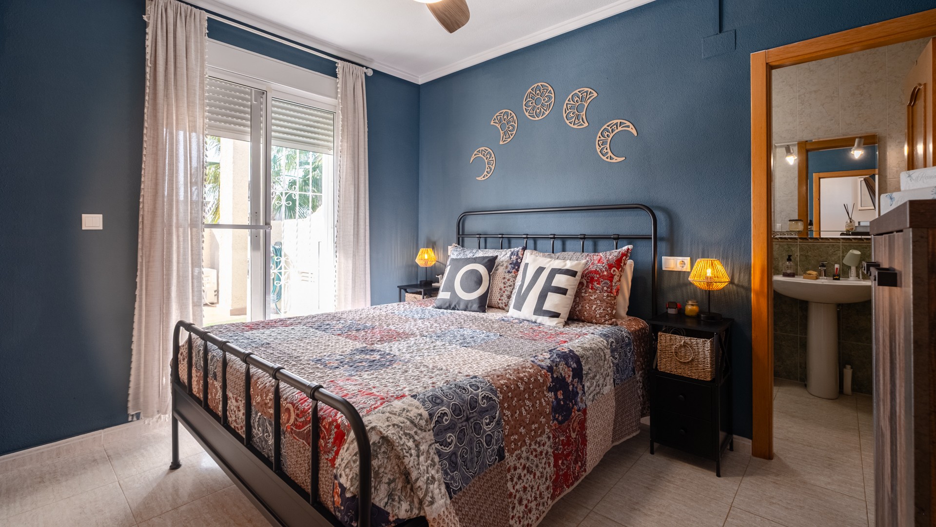 For sale - 6 Bedroom 4 Bathroom Villa in Santa Pola - Costa Blanca  - Alicante