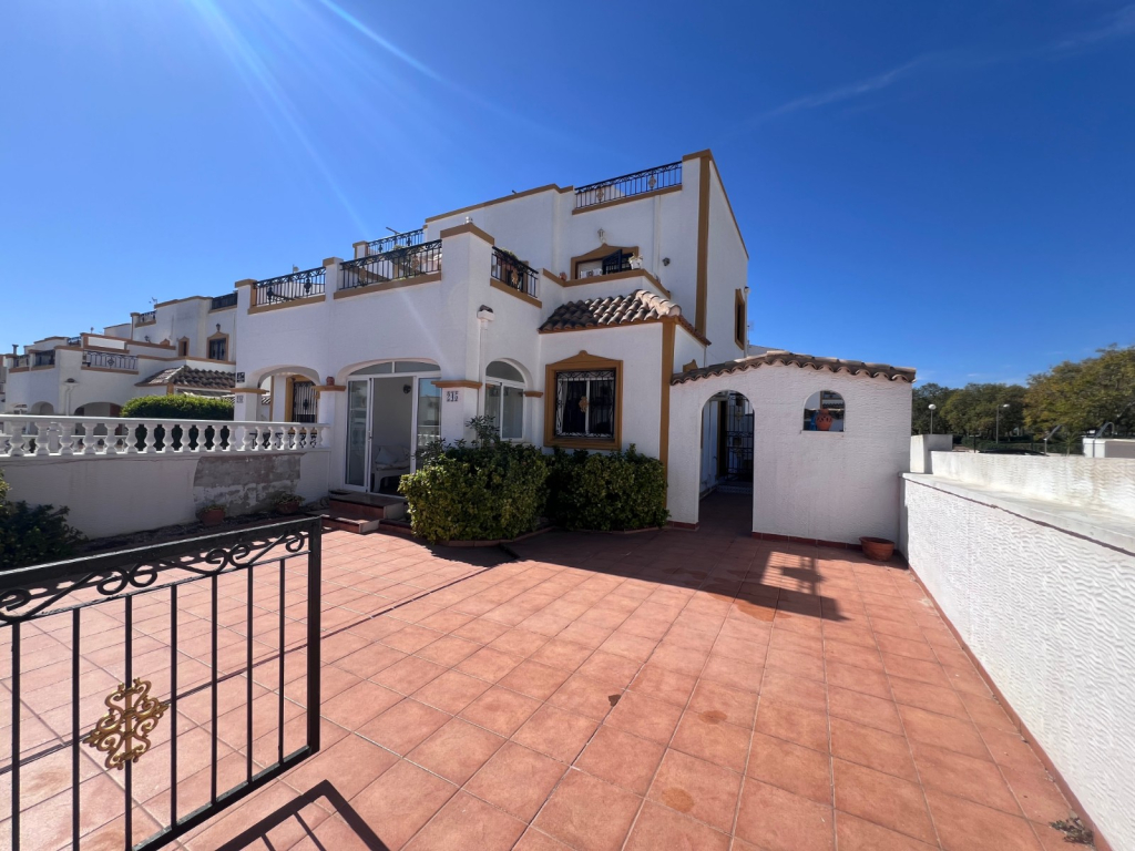 3 Bedroom 2 Bathroom House in Vistabella Golf