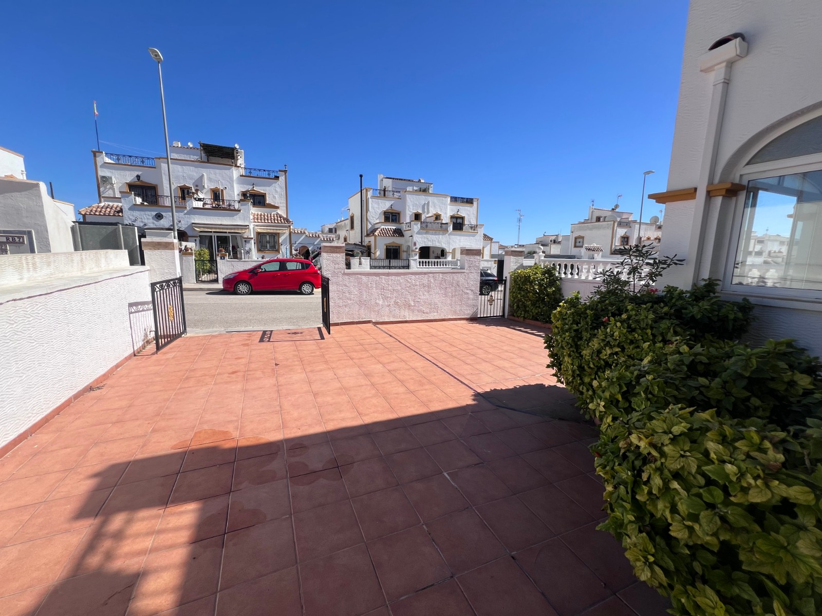 For sale - 3 Bedroom 2 Bathroom House in Vistabella Golf - Entre Naranjos Vistabella  - Alicante