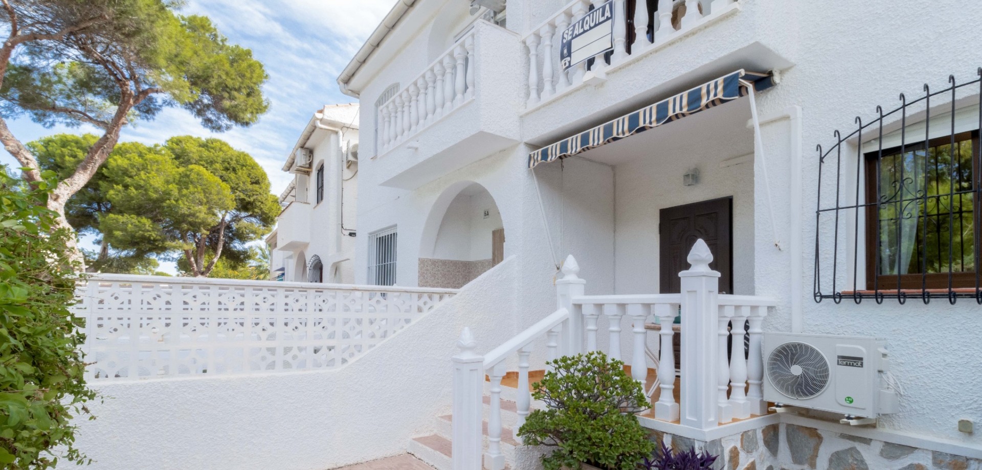 For sale - 3 Bedroom 3 Bathroom Townhouse in La Zenia - La Zenia  - Alicante