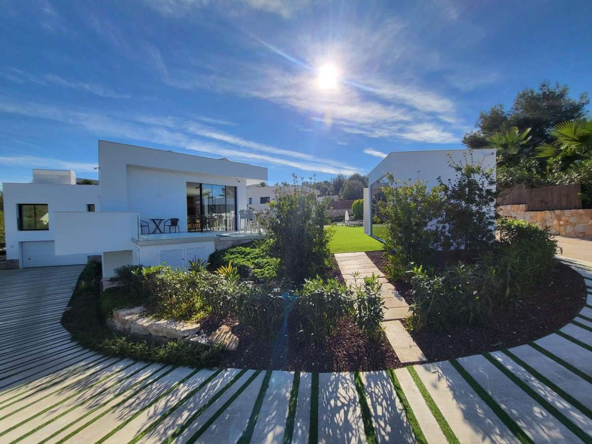 For sale - 5 Bedroom 4 Bathroom House - Detached Villa in Orihuela - Las Colinas Golf  - Alicante