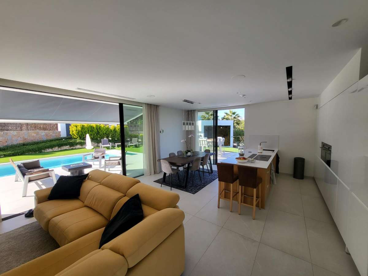 For sale - 5 Bedroom 4 Bathroom House - Detached Villa in Orihuela - Las Colinas Golf  - Alicante