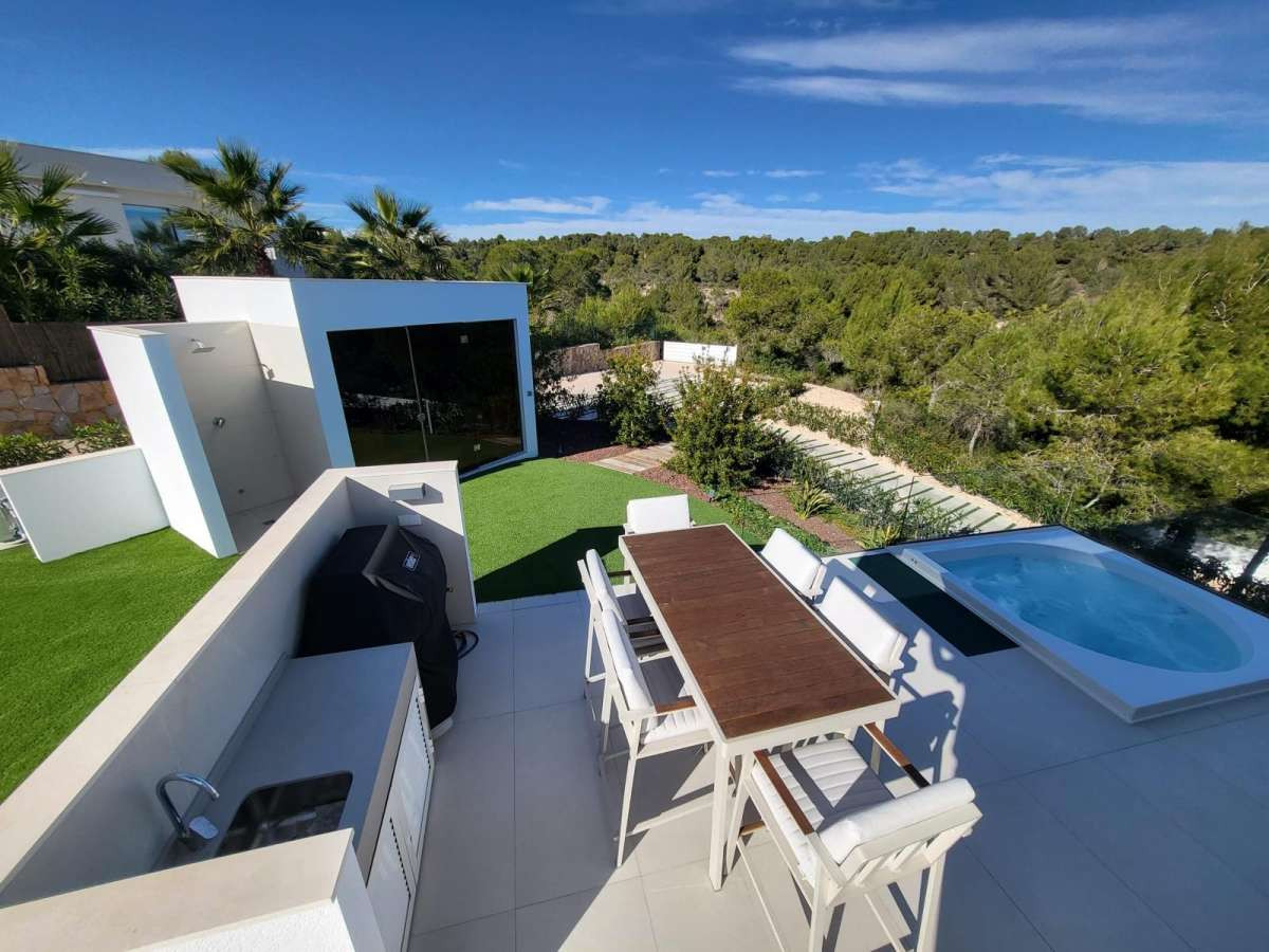 For sale - 5 Bedroom 4 Bathroom House - Detached Villa in Orihuela - Las Colinas Golf  - Alicante