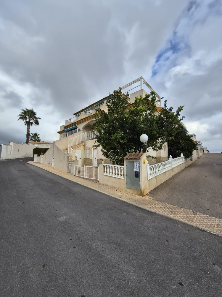 For sale - 5 Bedroom 3 Bathroom Apartment - Duplex in Orihuela - Playa Flamenca  - Alicante