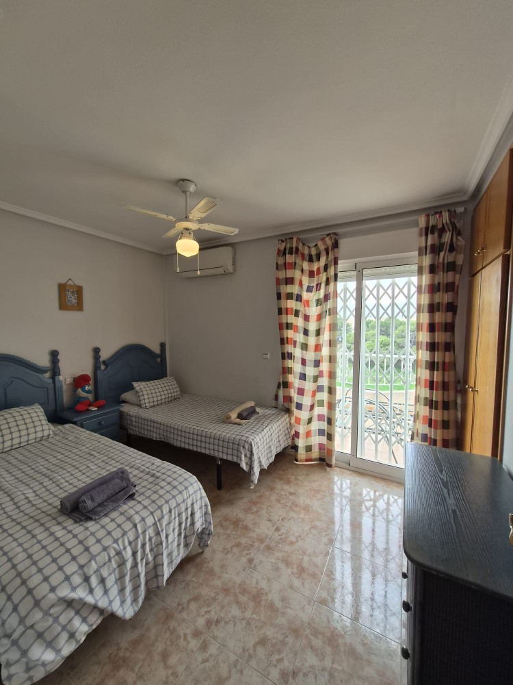 For sale - 5 Bedroom 3 Bathroom Apartment - Duplex in Orihuela - Playa Flamenca  - Alicante