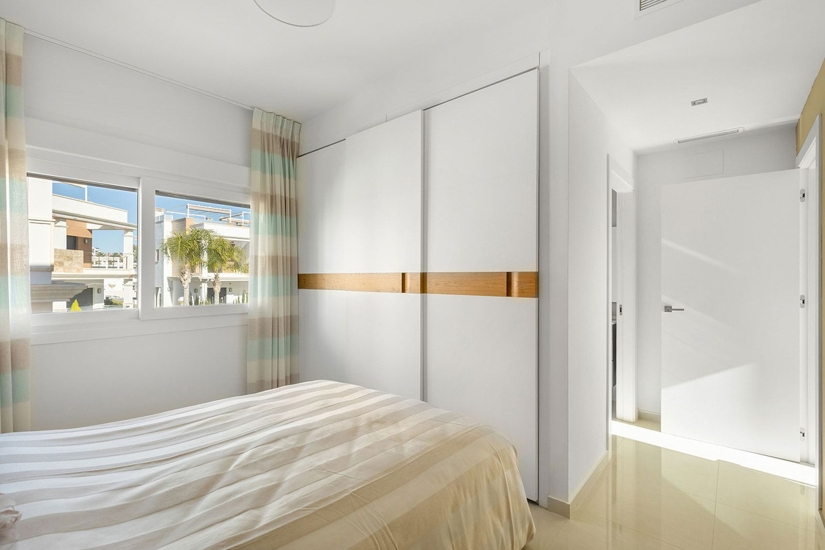 For sale - 3 Bedroom 3 Bathroom House - Detached Villa in Rojales - Ciudad Quesada  - Alicante