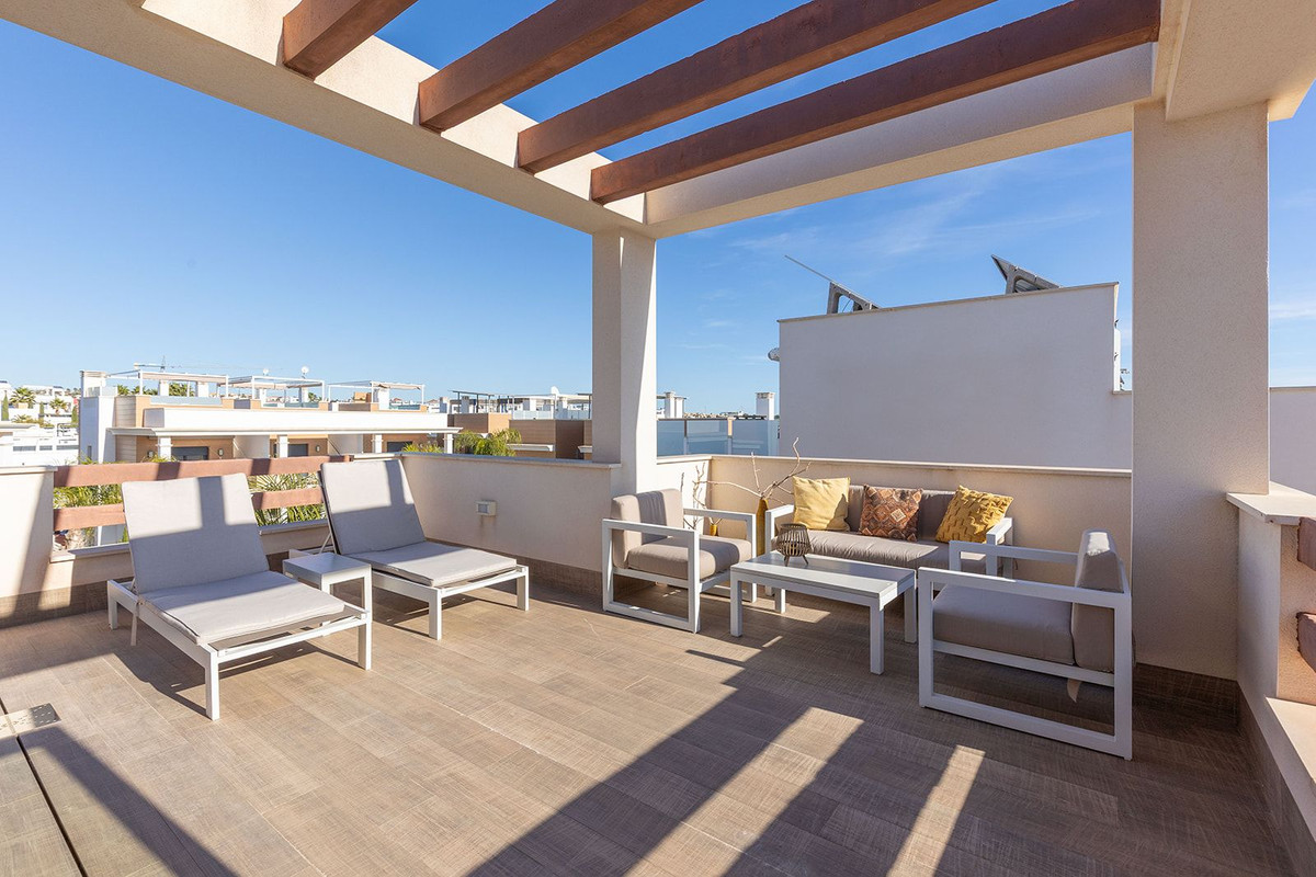 For sale - 3 Bedroom 3 Bathroom House - Detached Villa in Rojales - Ciudad Quesada  - Alicante