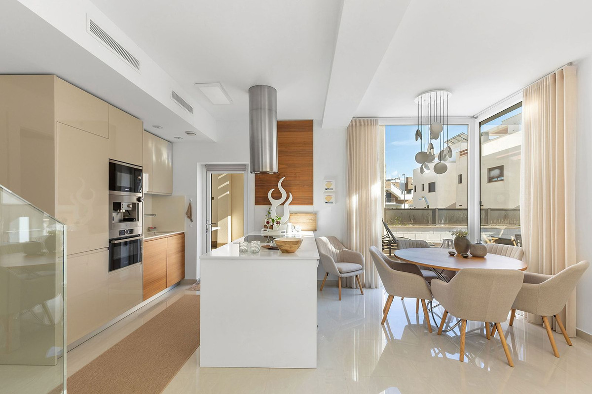 For sale - 3 Bedroom 3 Bathroom House - Detached Villa in Rojales - Ciudad Quesada  - Alicante