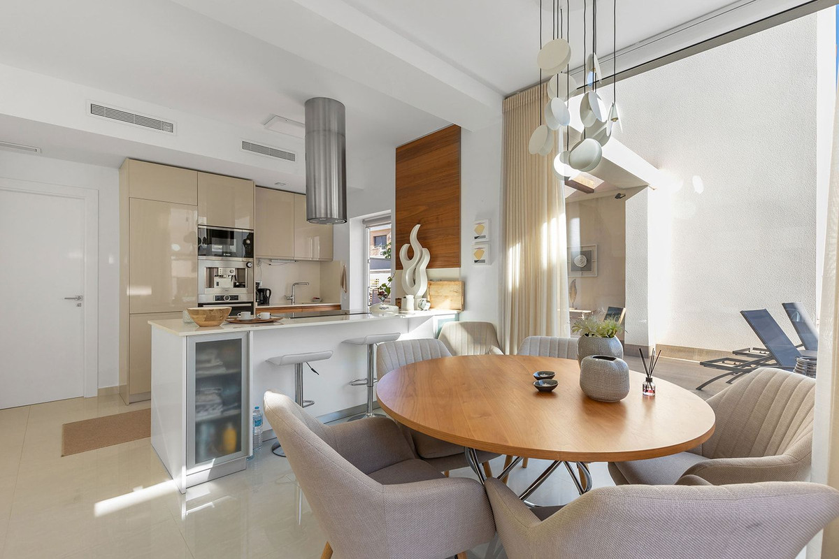 For sale - 3 Bedroom 3 Bathroom House - Detached Villa in Rojales - Ciudad Quesada  - Alicante