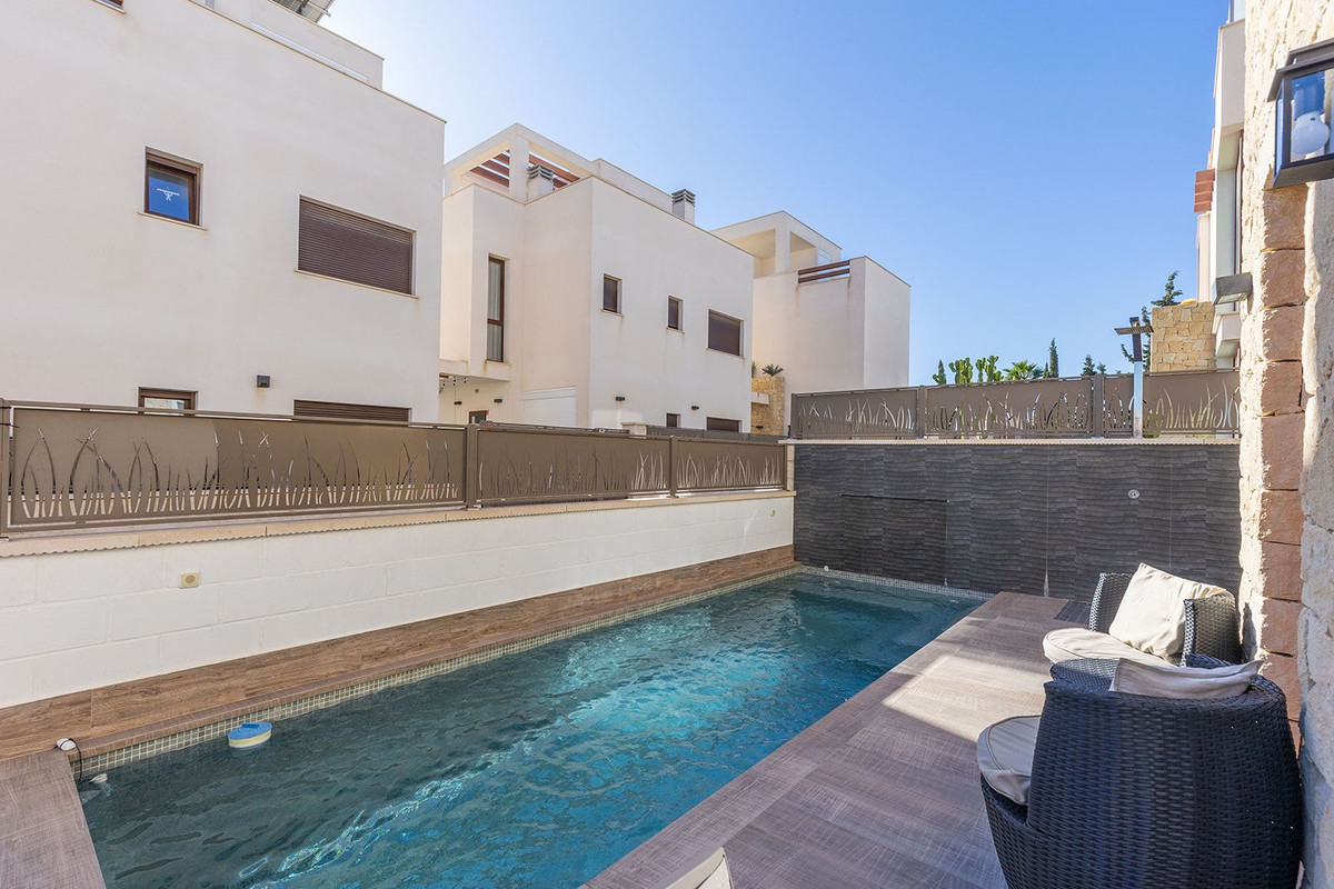 For sale - 3 Bedroom 3 Bathroom House - Detached Villa in Rojales - Ciudad Quesada  - Alicante