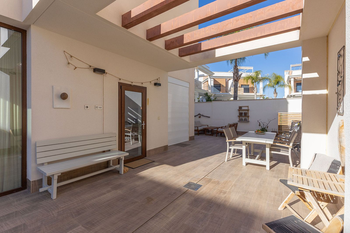 For sale - 3 Bedroom 3 Bathroom House - Detached Villa in Rojales - Ciudad Quesada  - Alicante