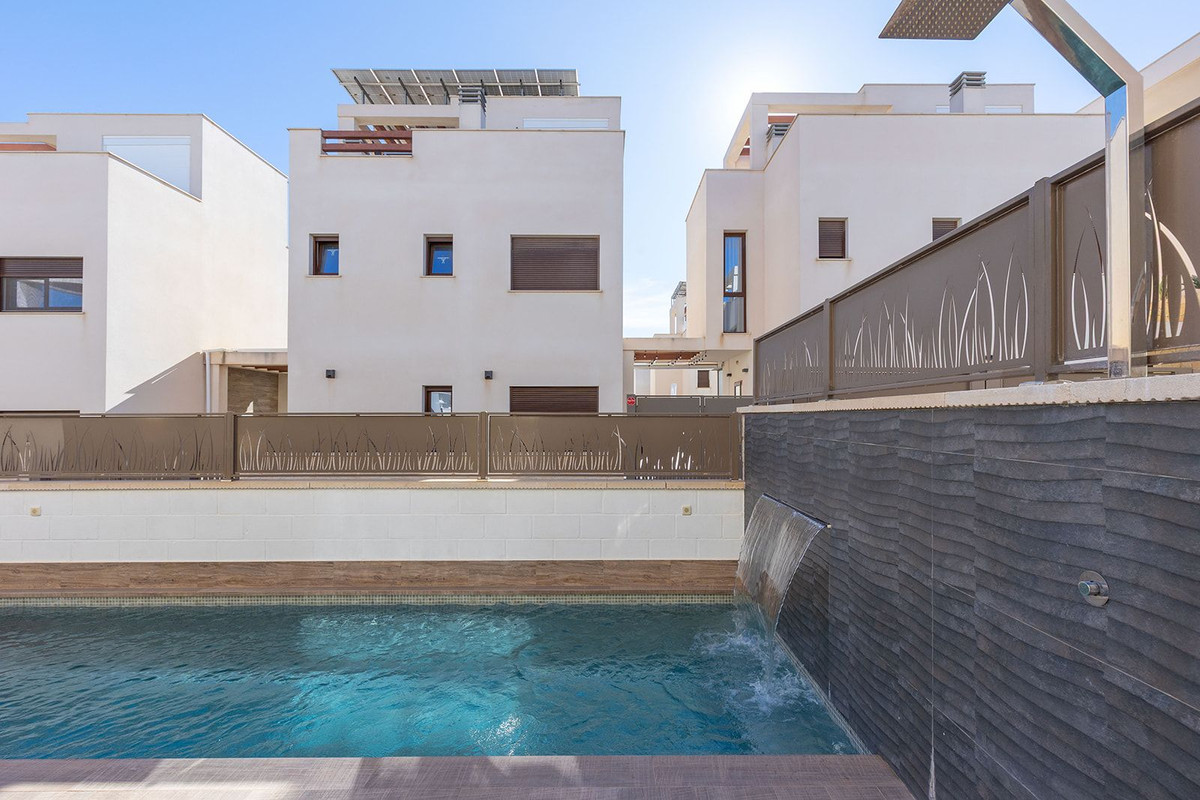 For sale - 3 Bedroom 3 Bathroom House - Detached Villa in Rojales - Ciudad Quesada  - Alicante