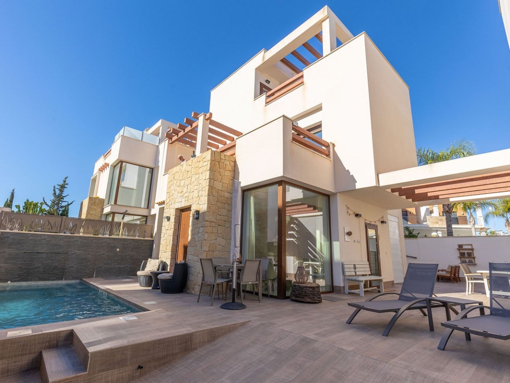 3 Bedroom 3 Bathroom House - Detached Villa in Rojales