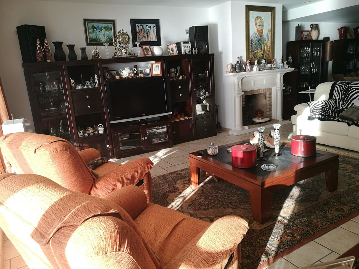 For sale - 4 Bedroom 4 Bathroom House - Detached Villa in Santa Pola - Santa Pola Centro  - Alicante