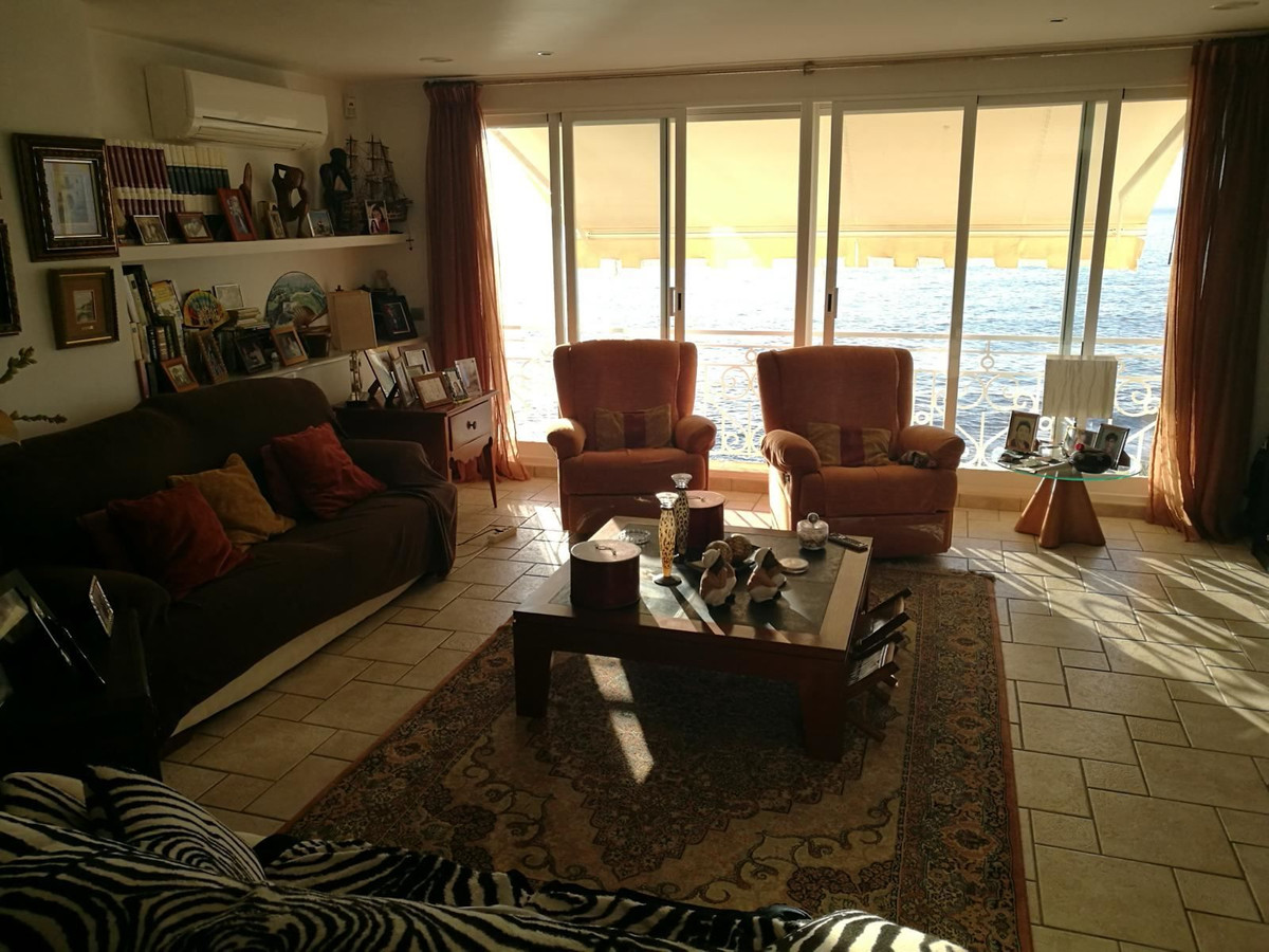 For sale - 4 Bedroom 4 Bathroom House - Detached Villa in Santa Pola - Santa Pola Centro  - Alicante