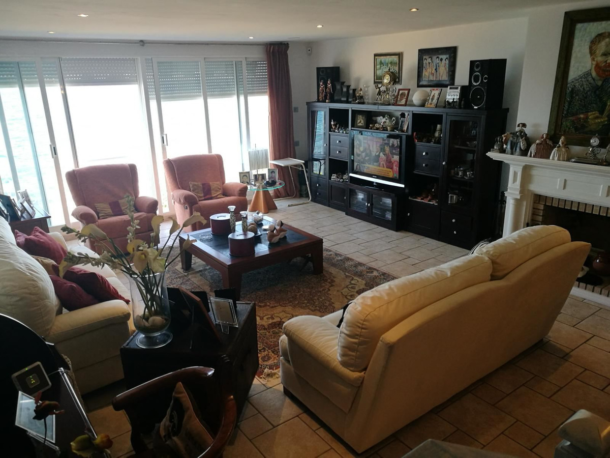 For sale - 4 Bedroom 4 Bathroom House - Detached Villa in Santa Pola - Santa Pola Centro  - Alicante