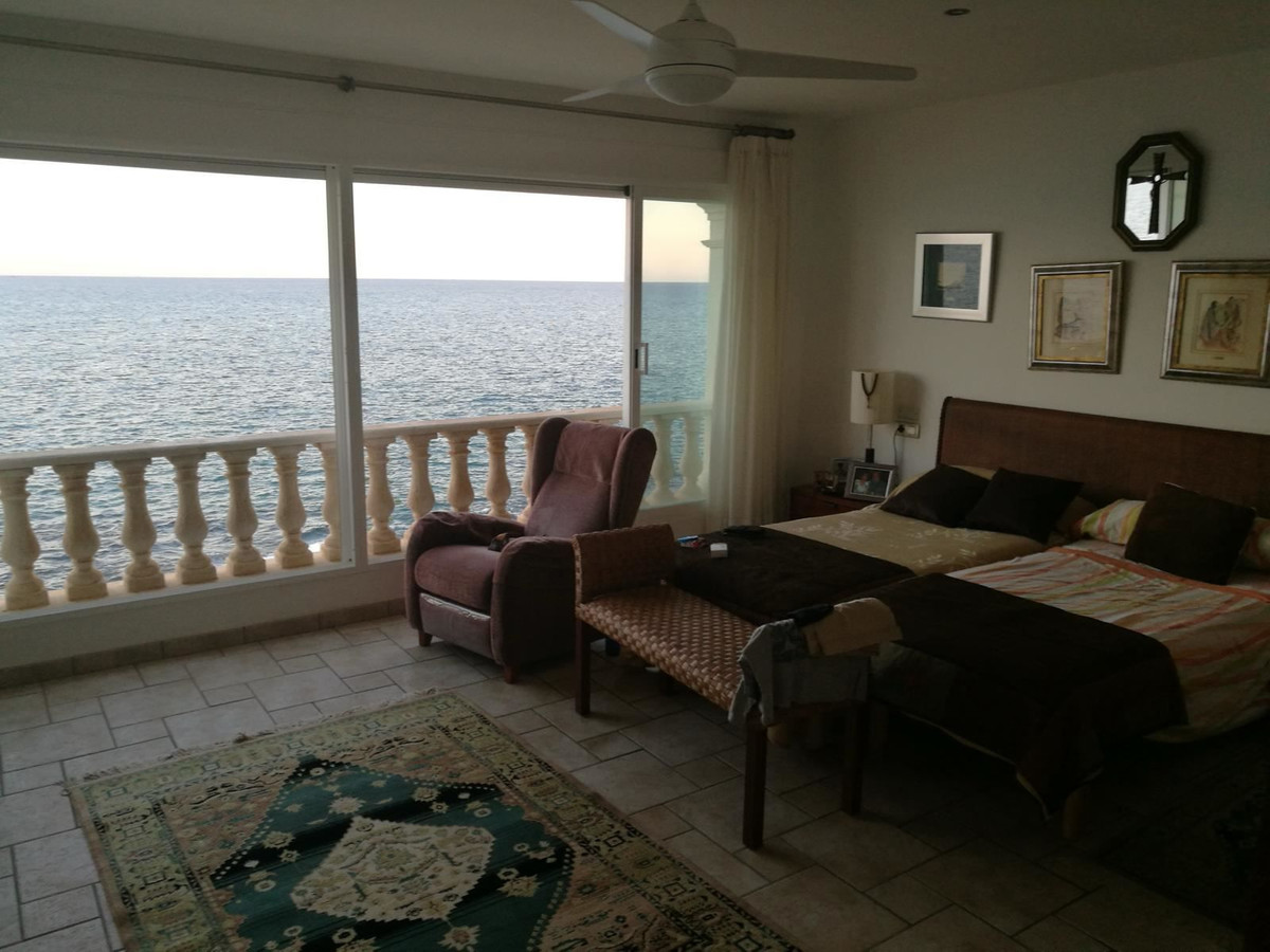 For sale - 4 Bedroom 4 Bathroom House - Detached Villa in Santa Pola - Santa Pola Centro  - Alicante