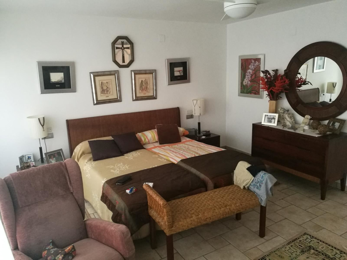 For sale - 4 Bedroom 4 Bathroom House - Detached Villa in Santa Pola - Santa Pola Centro  - Alicante