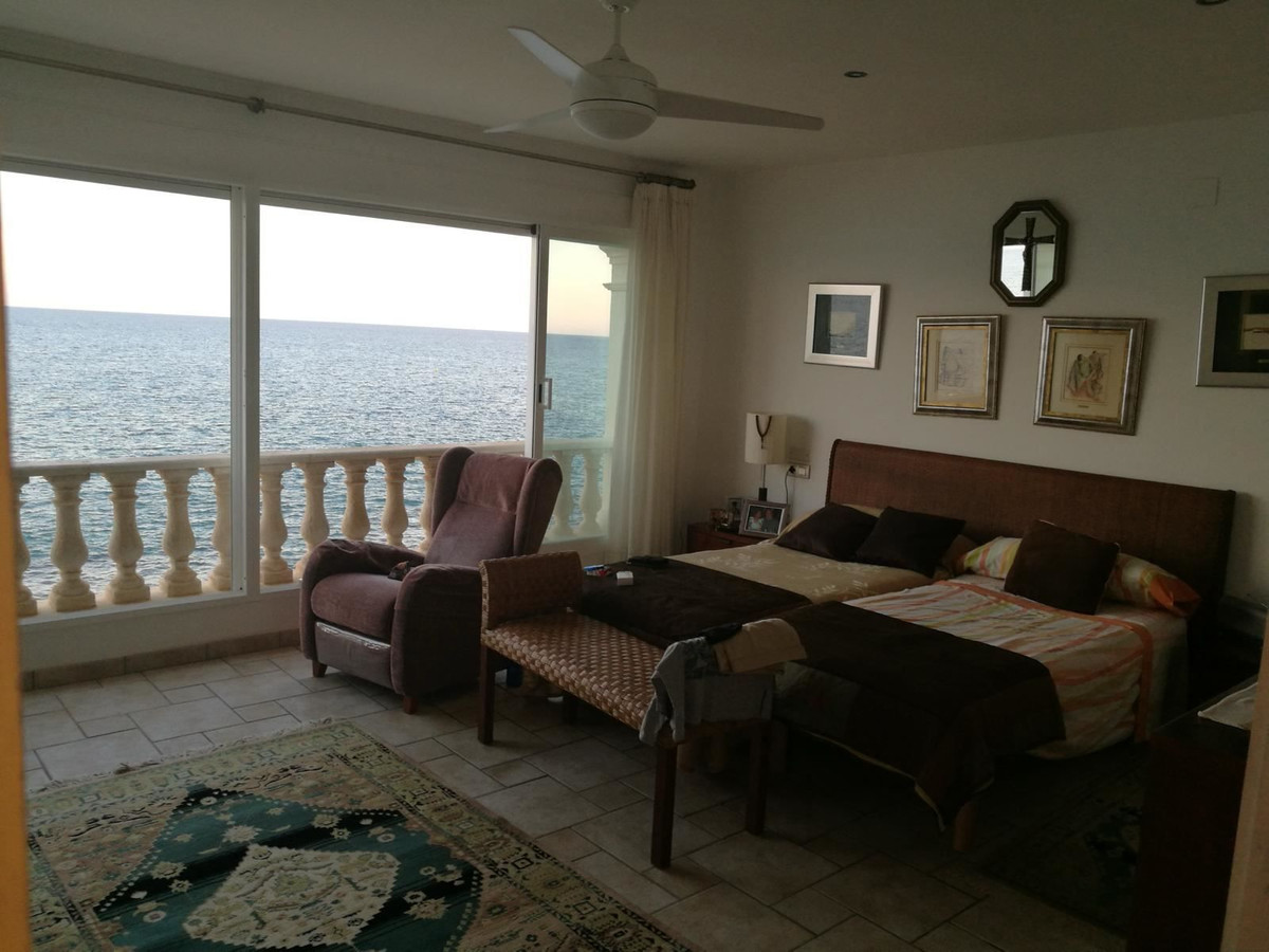 For sale - 4 Bedroom 4 Bathroom House - Detached Villa in Santa Pola - Santa Pola Centro  - Alicante